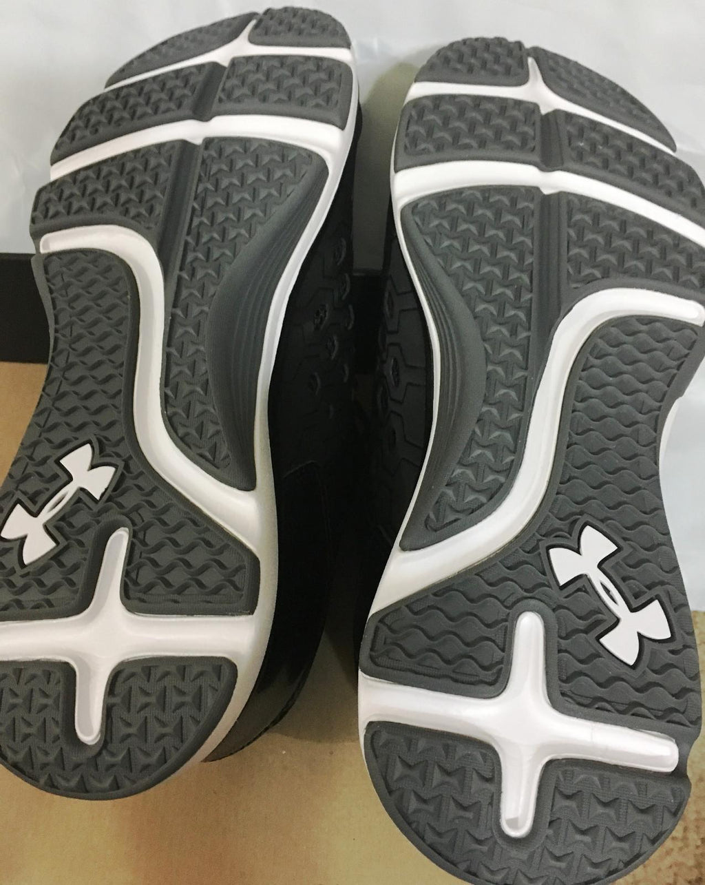 NIB MEN UNDER ARMOUR 1266376 001 HIT TRAINER SNEAKERS SHOE SELECT SIZE $95