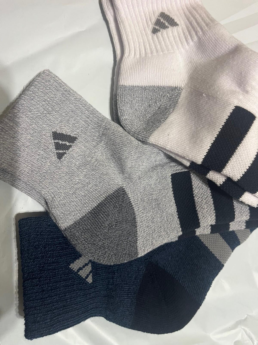 NWT MEN'S ADIDAS IU9325 3 PAIR 3 STRIPE QUARTER CUSHIONED ARCH COMPRESSION SOCKS